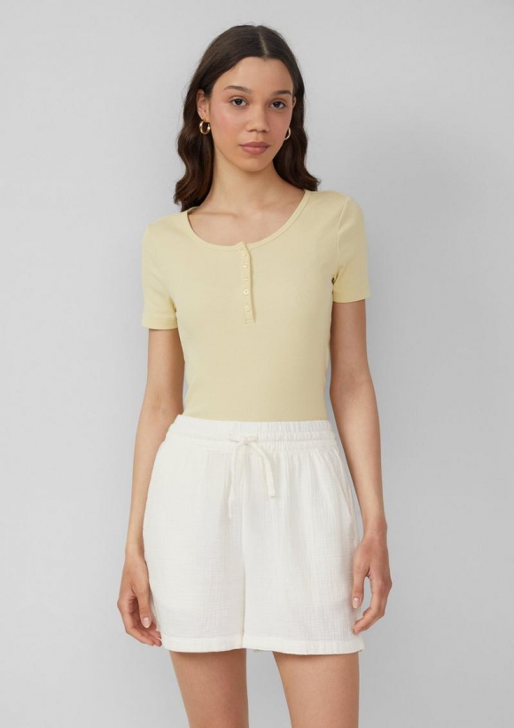 s.Oliver Geripptes T-Shirt mit Knopfleiste - vanille