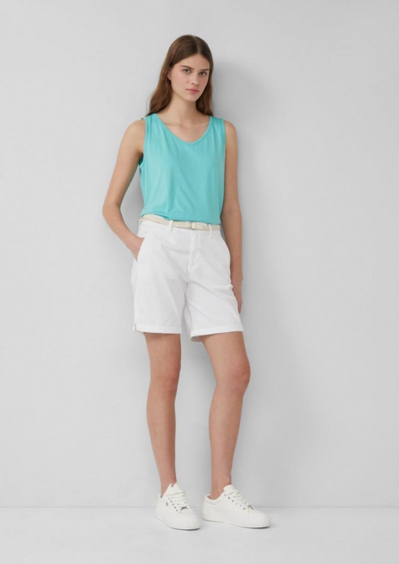 s.Oliver Shorts mit geflochtenem Gürtel und Garment Dye - weiß