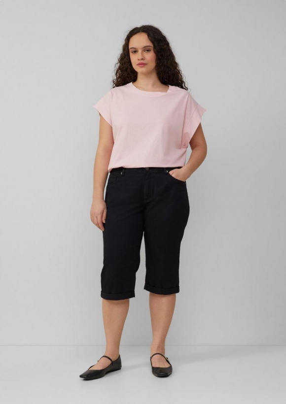 s.Oliver Jeans / Curvy Fit / Mid Rise / Capri Length - schwarz