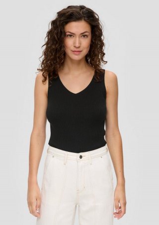 s.Oliver Geripptes Stricktop aus Viskosemix im Slim Fit - schwarz