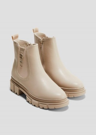 s.Oliver Chelsea Boots mit Logo-Detail - ecru