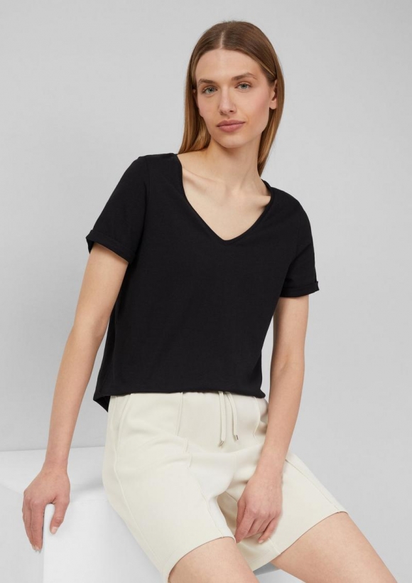 s.Oliver Weiches T-Shirt aus Baumwolle mit V-Ausschnitt - schwarz