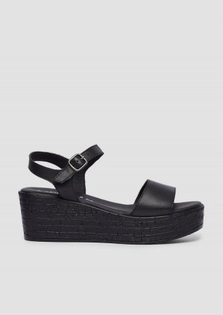 s.Oliver Modische Ledersandalen mit Keilabsatz - schwarz