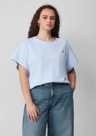 s.Oliver lässiges Shirt mit angeschnittener Schulter und kleiner Stickerei - hellblau
