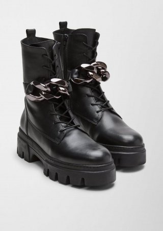 s.Oliver Lederstiefel mit Schmuck-Detail - schwarz