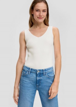 s.Oliver Geripptes Stricktop aus Viskosemix im Slim Fit - weiß