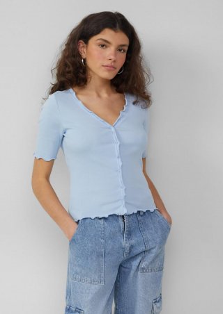 s.Oliver Rippshirt mit Babylock-Kanten und Knopf-Detail - hellblau