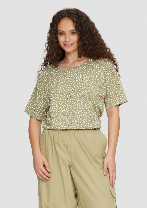 s.Oliver Kurzes Baumwoll-T-Shirt im Loose Fit mit All-over-Print - helles olivgrün