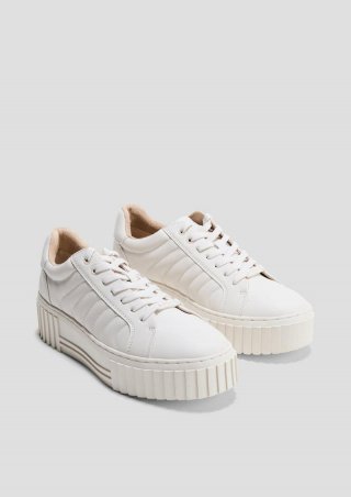 s.Oliver Plateausneaker mit Kontrastsohle - hellgrau
