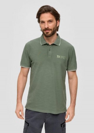 s.Oliver Poloshirt mit Piquêstruktur und Logo-Print - tannengrün