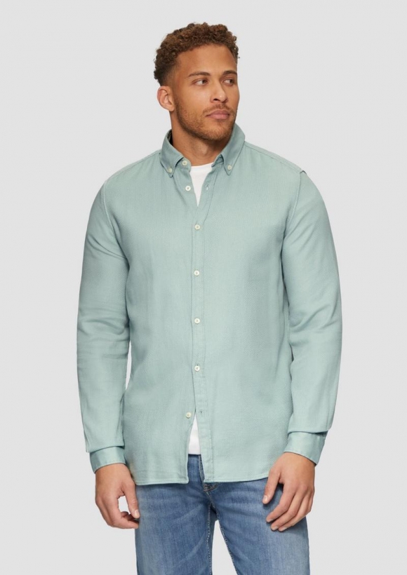 s.Oliver Regular Fit: Strukturiertes Baumwollhemd mit Button-Down-Kragen - salbeigrün