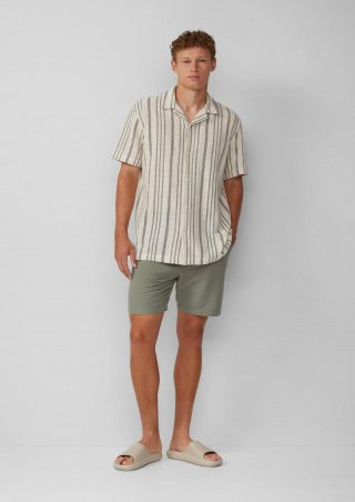 s.Oliver Shorts aus Strukturkrepp - olivgrün