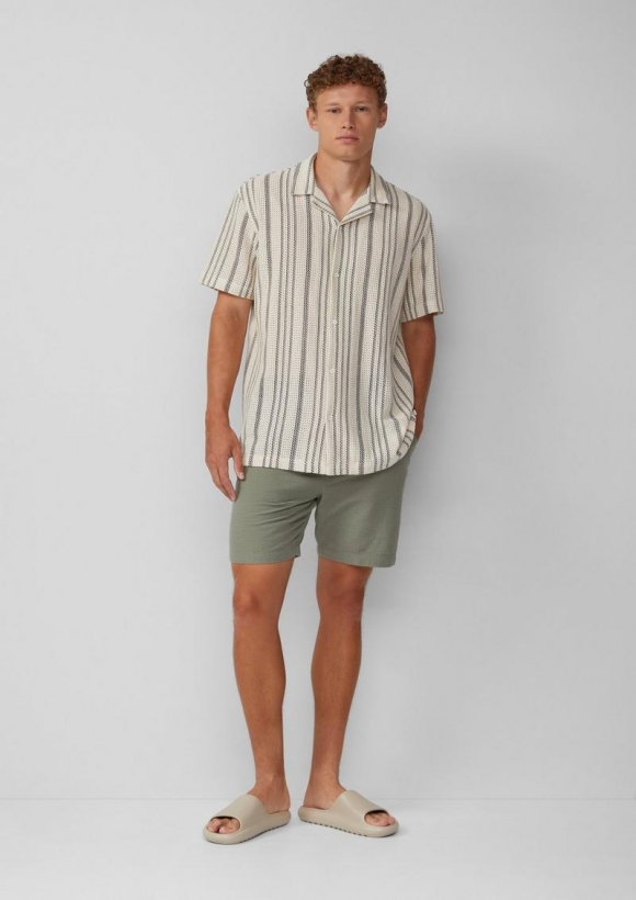 s.Oliver Shorts aus Strukturkrepp - olivgrün
