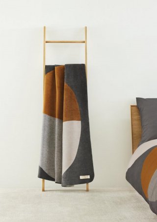 s.Oliver Jacquard-Decke mit Kreis-Motiv - dunkelgrau