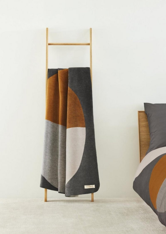 s.Oliver Jacquard-Decke mit Kreis-Motiv - dunkelgrau