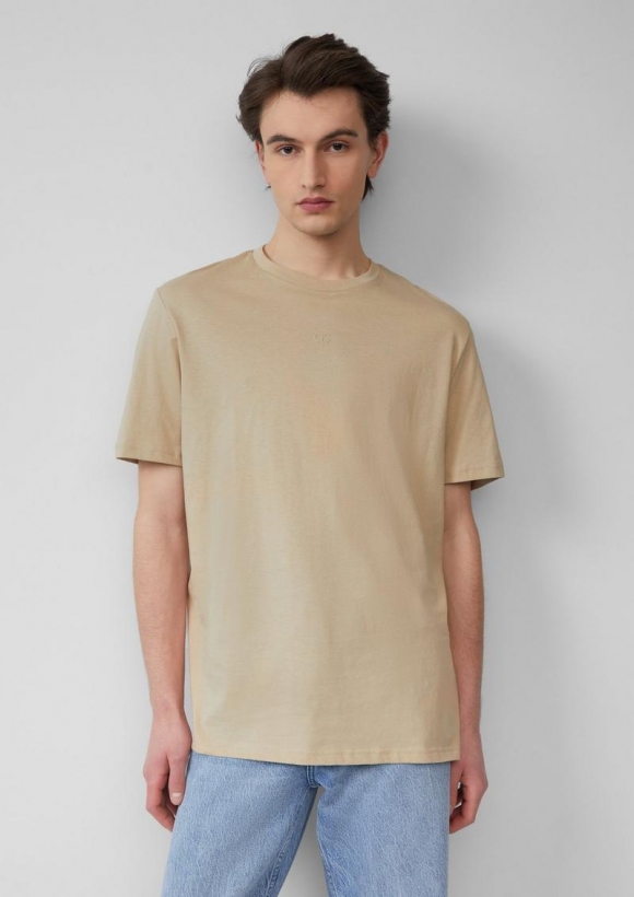 s.Oliver Basic Rundhals T-Shirt mit Logo-Druck - hellbraun