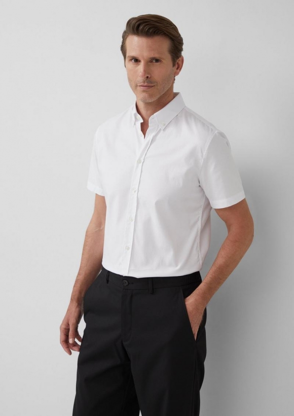 s.Oliver Tailored Fit: Baumwollhemd mit Fischgrätmuster - weiß