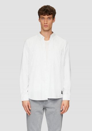 s.Oliver Regular Fit: Baumwollhemd mit Button-Down-Kragen - weiß