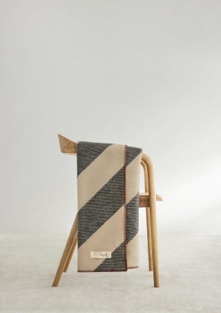 s.Oliver Jacquard-Decke mit Streifenmuster - beige
