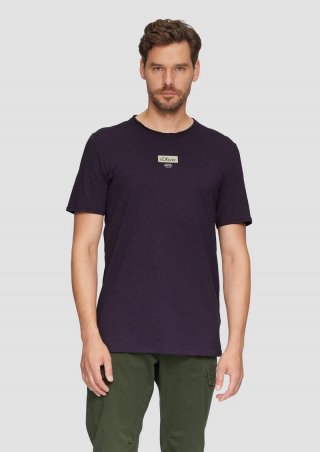 s.Oliver Logo-Shirt mit Rollkante und Flammgarnstruktur - aubergine