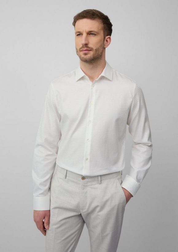 s.Oliver Tailored Fit: Jacquard-Hemd aus Baumwollstretch - weiß
