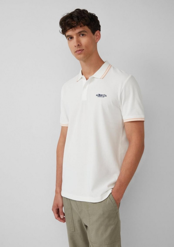 s.Oliver Piqué-Poloshirt mit Kontrastdetails und Logo - weiß