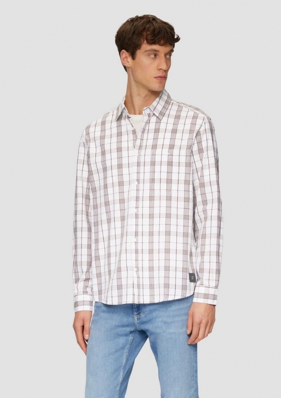 s.Oliver Regular Fit: Kariertes Hemd mit Label-Patch - weiß