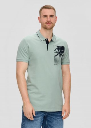 s.Oliver Poloshirt aus Baumwolle mit Frontprint - salbeigrün