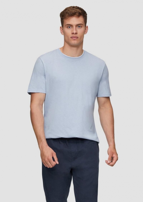 s.Oliver Baumwoll-T-Shirt mit Layering-Detail am Kragen - himmelblau