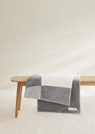 s.Oliver Kuschelige Decke aus Jacquard - grau