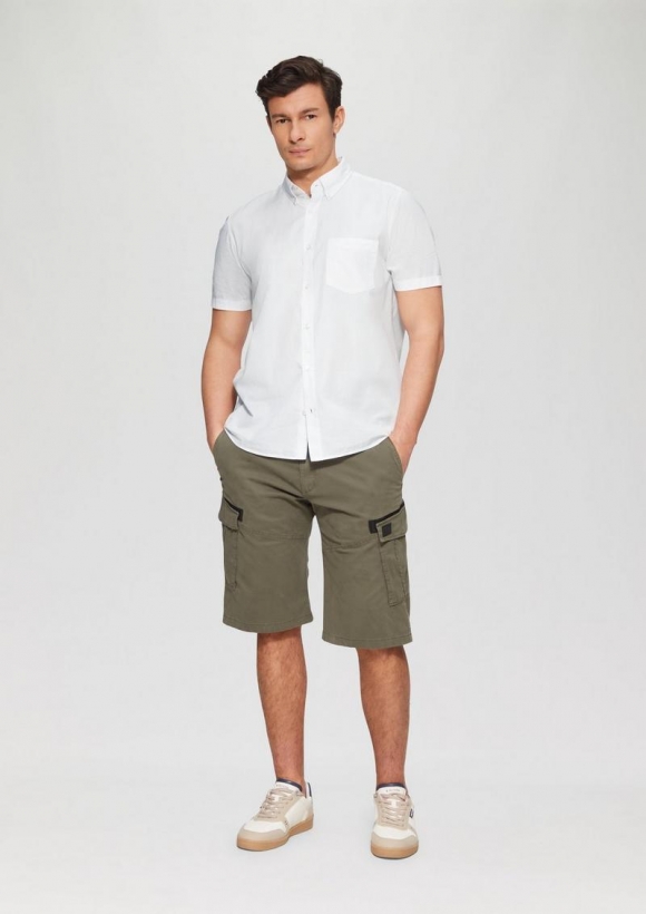 s.Oliver Regular Fit: Kurzarmhemd mit Struktur-Streifen und Button-Down-Kragen - weiß