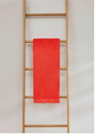 s.Oliver Handtuch aus reiner Baumwolle - rot