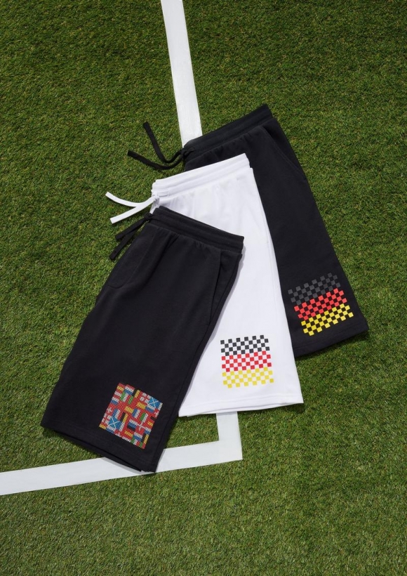 s.Oliver Relaxed: Unisex Bermuda mit EM-Print - schwarz