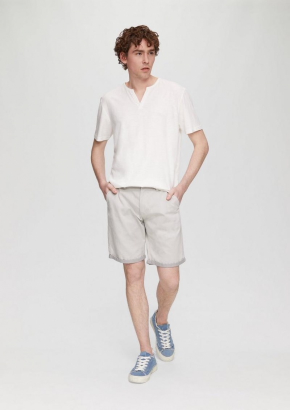 s.Oliver Chino-Shorts aus Baumwolle mit fixiertem Umschlag - wollweiß