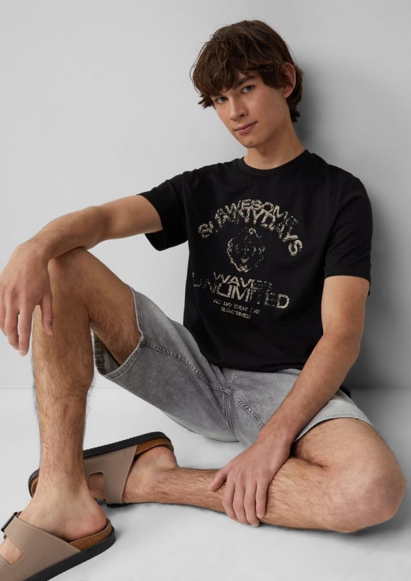 s.Oliver Basic T-Shirt mit platziertem Druck - schwarz