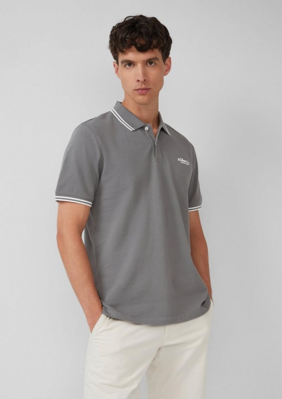 s.Oliver Piqué-Poloshirt mit Kontrastdetails und Logo - grau