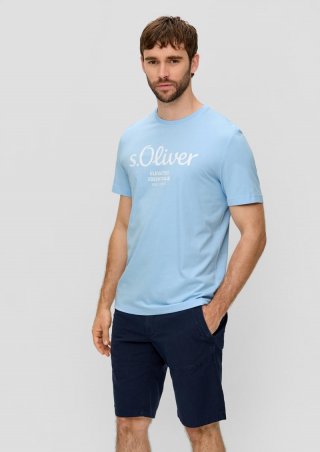 s.Oliver T-Shirt aus Baumwolle mit Label-Print - himmelblau