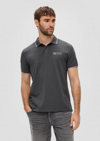 s.Oliver Poloshirt mit Piquêstruktur und Logo-Print - dunkelgrau