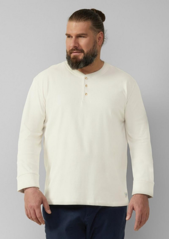 s.Oliver Langarmshirt mit Henleyausschnitt und Web-Details - wollweiß