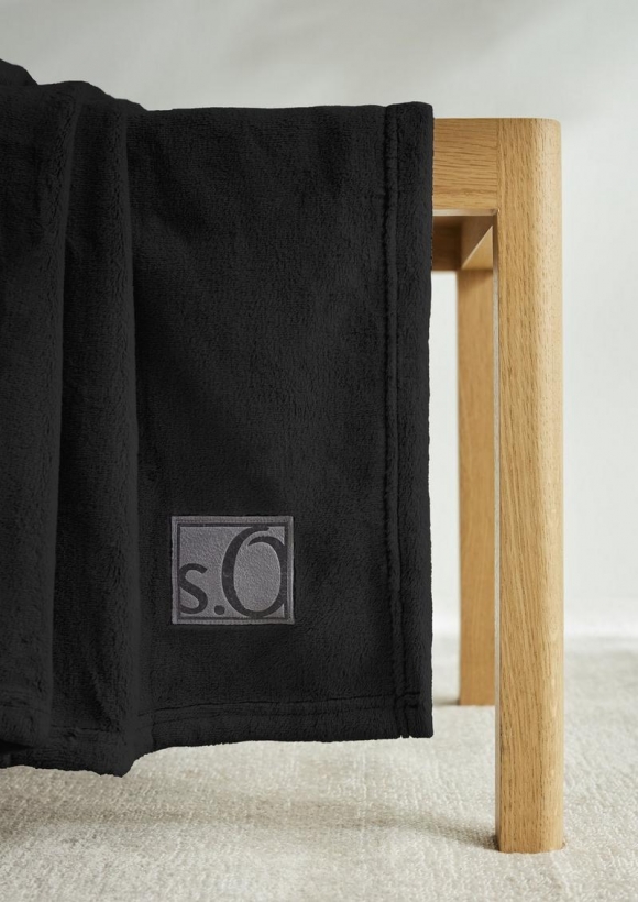 s.Oliver Weiche Decke mit Logo-Detail - schwarz