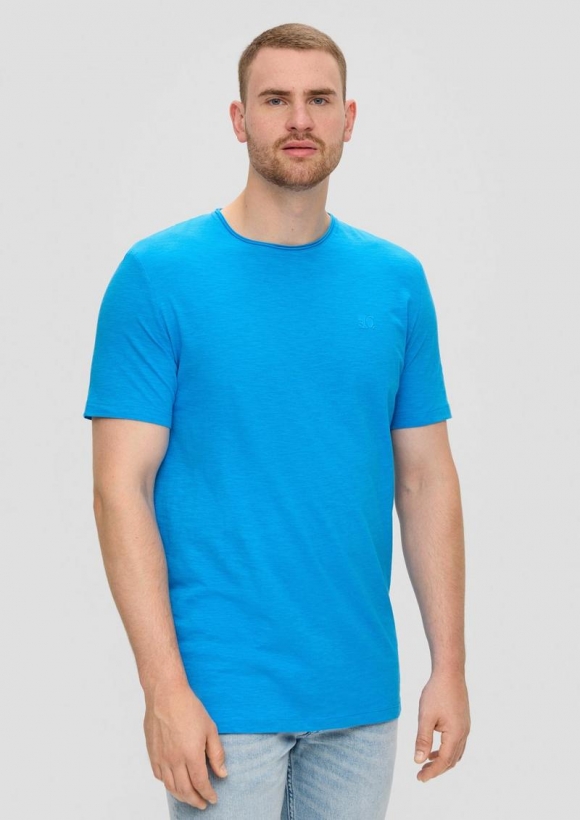 s.Oliver Baumwoll-T-Shirt mit Flammgarn-Struktur und Logo-Detail - azurblau