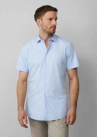 s.Oliver Tailored Fit: Feines Kurzarm-Hemd aus hochwertigem Baumwollstretch - hellblau