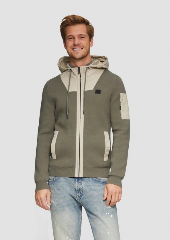 s.Oliver Hybridstrickjacke mit Kapuze aus Fabricmix - olivgrün