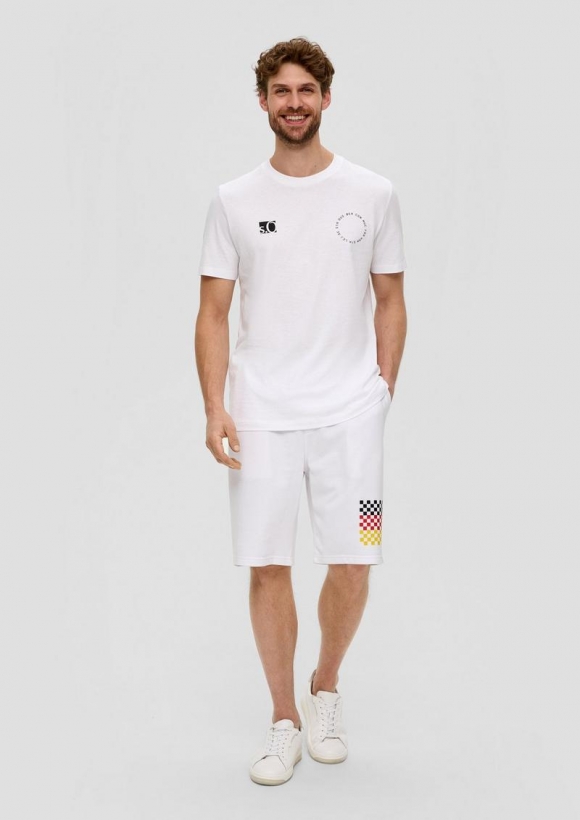 s.Oliver Relaxed: Unisex Bermuda mit EM-Print - weiß