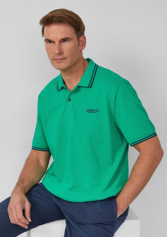 s.Oliver Piqué-Poloshirt mit Kontrastdetails und Logo - grün