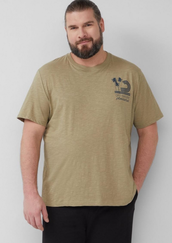 s.Oliver Baumwoll-T-Shirt mit Frontprint und Flammgarnstruktur - helles olivgrün