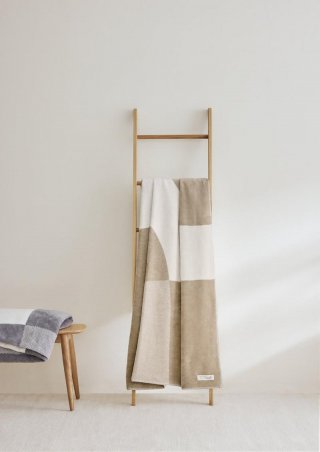 s.Oliver Kuschelige Decke aus Jacquard - beige