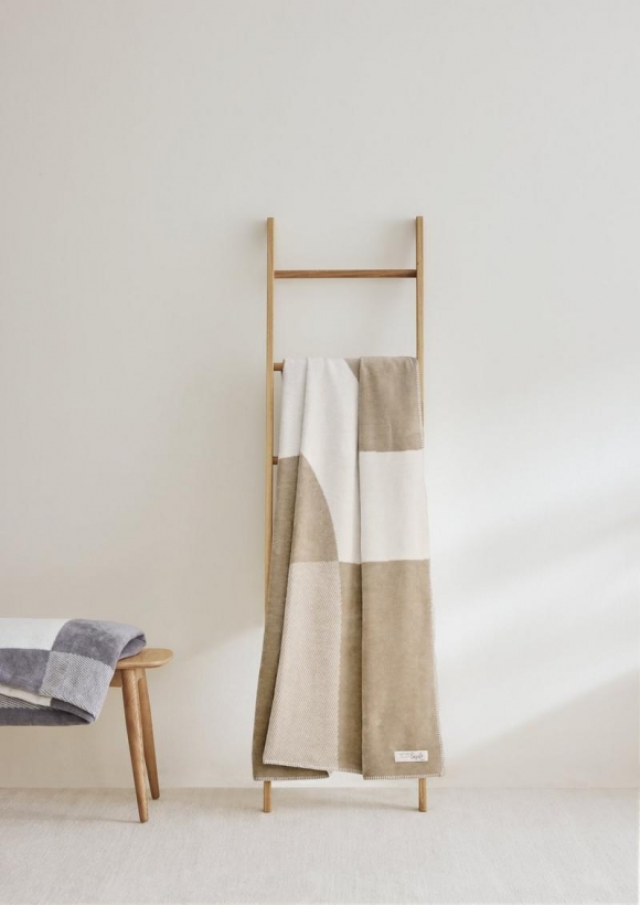 s.Oliver Kuschelige Decke aus Jacquard - beige
