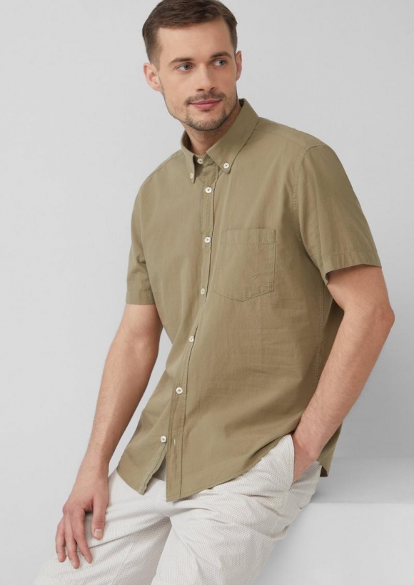 s.Oliver Regular Fit: Kurzarmhemd mit Struktur-Streifen und Button-Down-Kragen - olivgrün