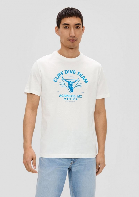 s.Oliver Baumwoll-T-Shirt mit frontseitigem Artwork-Print - weiß